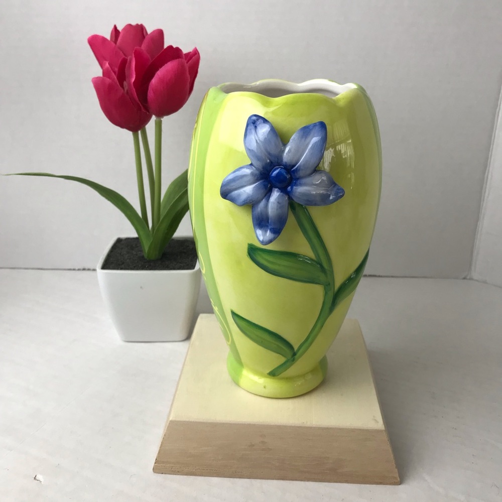 NWOT - BURTON & BURTON - Beautiful Vase with a Blue Flower Vase